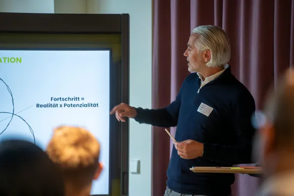 Künstliche und Natürliche Intelligenz